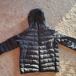 Uniqlo navy blue puffer jacket.